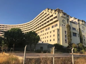 Turizm cenneti Didim’de icra bombası! Jet Fadıl’ın oteli satılıyor.