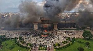 Düşen düşene: Nepal, Japonya, Fransa ve Endonezya’da siyasi kriz