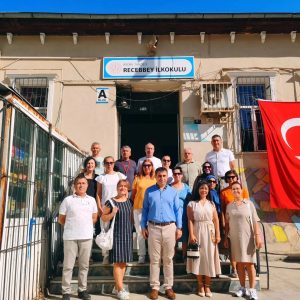 NAZİLLİ MİLLİ EĞİTİM MÜDÜRÜ, MİNİK ÖĞRENCİLERİN HEYECANLARINI PAYLAŞTI.