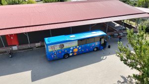 Nazilli Belediyesi tarafından hayata geçirilen Mobil Masal Bahçesi, ilk hafta 524 çocuğu misafir etti.