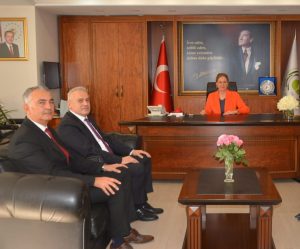 Nazili Devlet Hastanesi başhekimlik görevine ikinci kez getirilen Opr. Dr. Şafak Çalışkan ilk ziyaretini Nazilli ilçe Kaymakamı Huriye Küpeli Kan’a gerçekleştirdi.