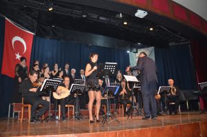 Nazilli Öğretmenler Korosu, 24 Kasım Öğretmenler Günü’nde konser verdi.